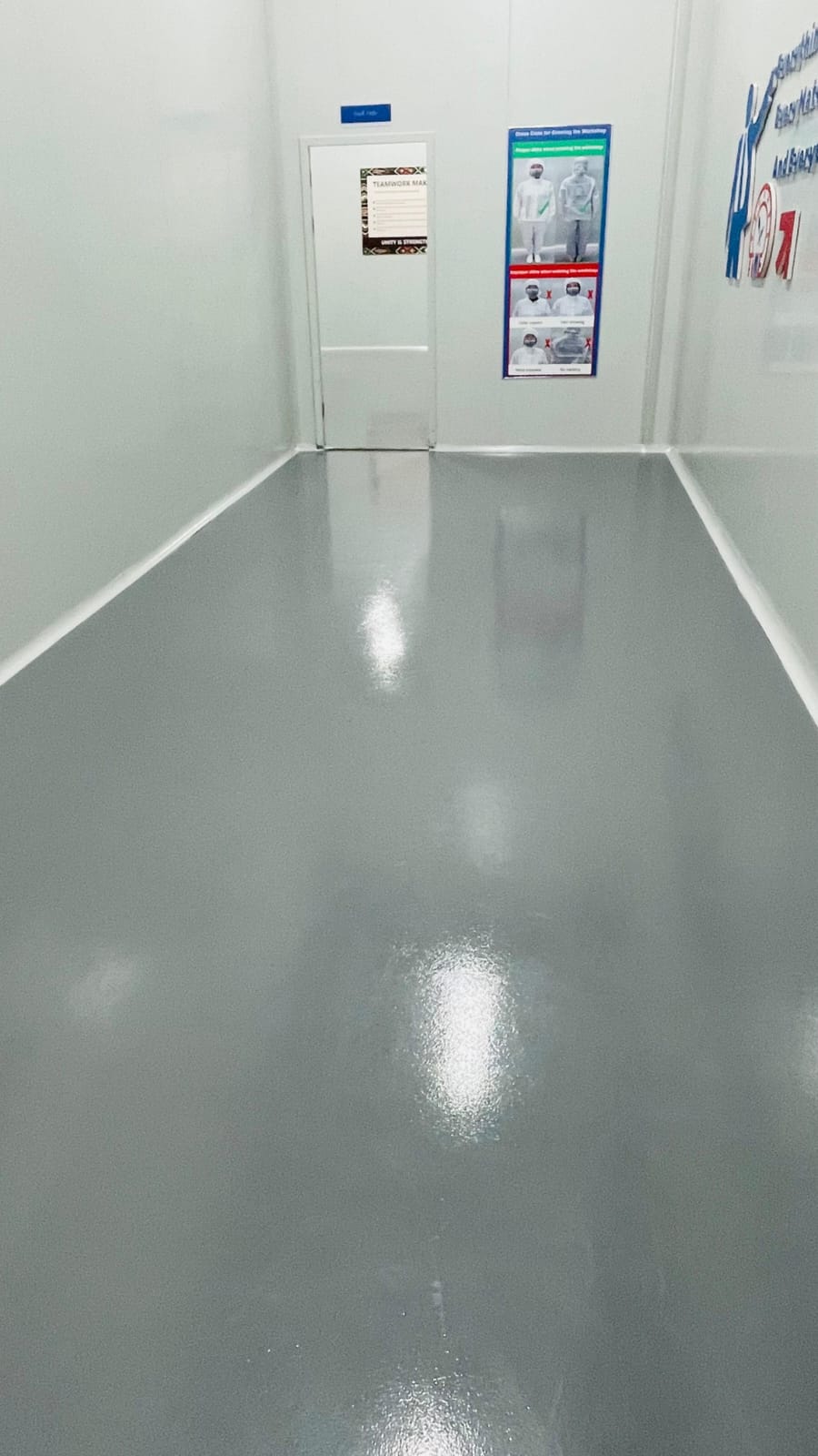 Seamless commercial healthcare epoxy flooring